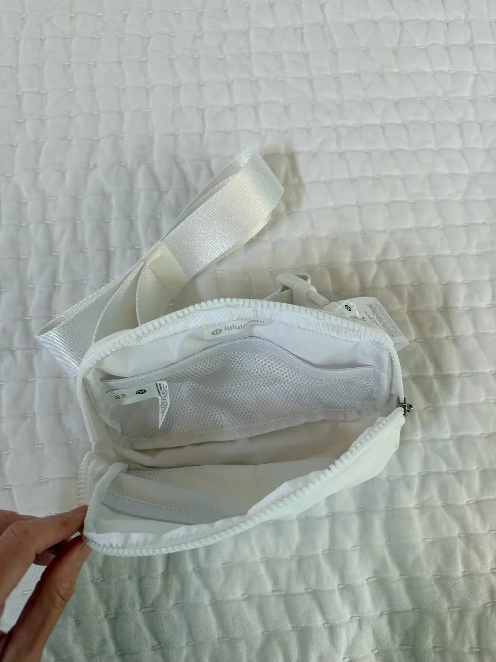 NWT Lululemon Everywhere Belt Bag 1L white